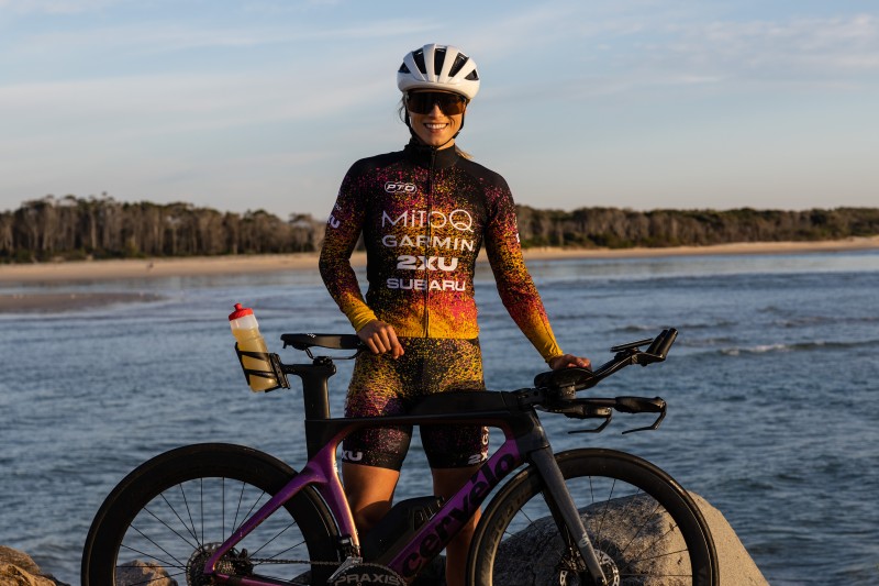 Hannah Berry with her bike in race kit