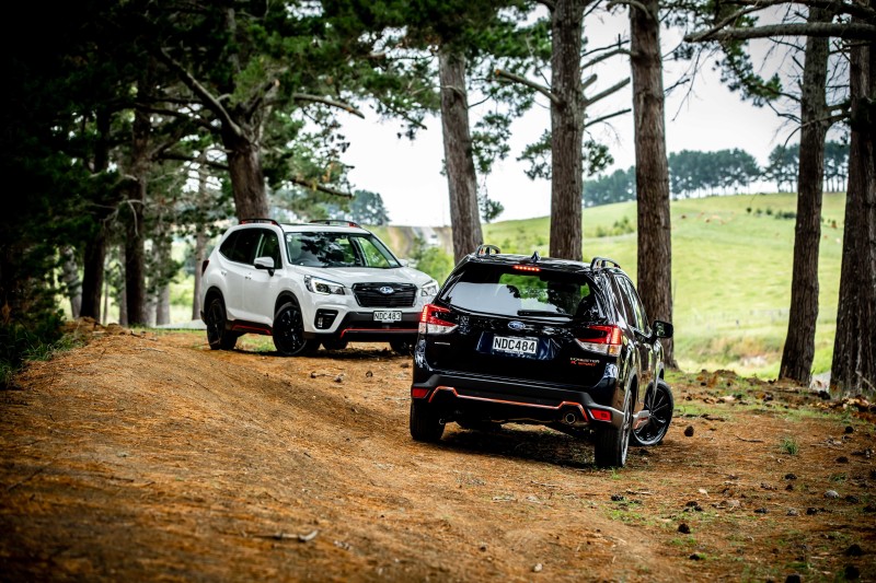 Forester X Sport in dark blue or white