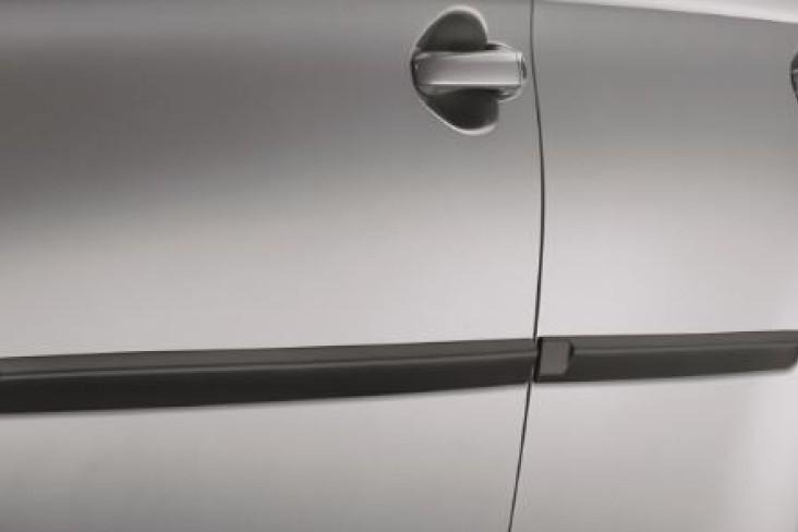 Legacy body side moulding example