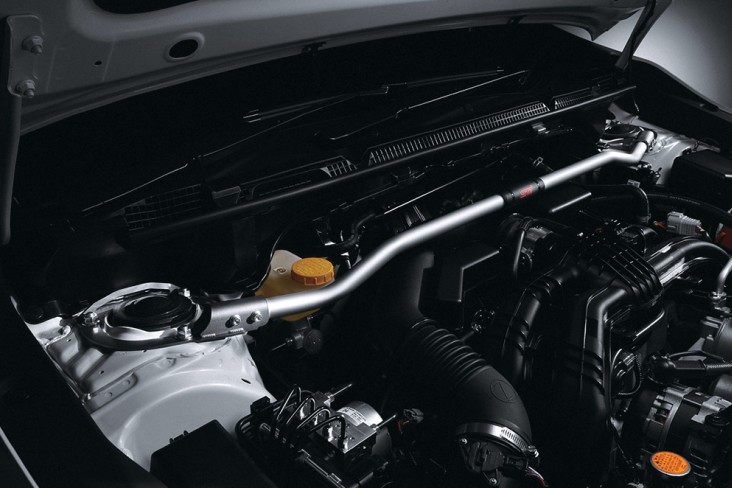 Sti flexible outlet strut tower brace