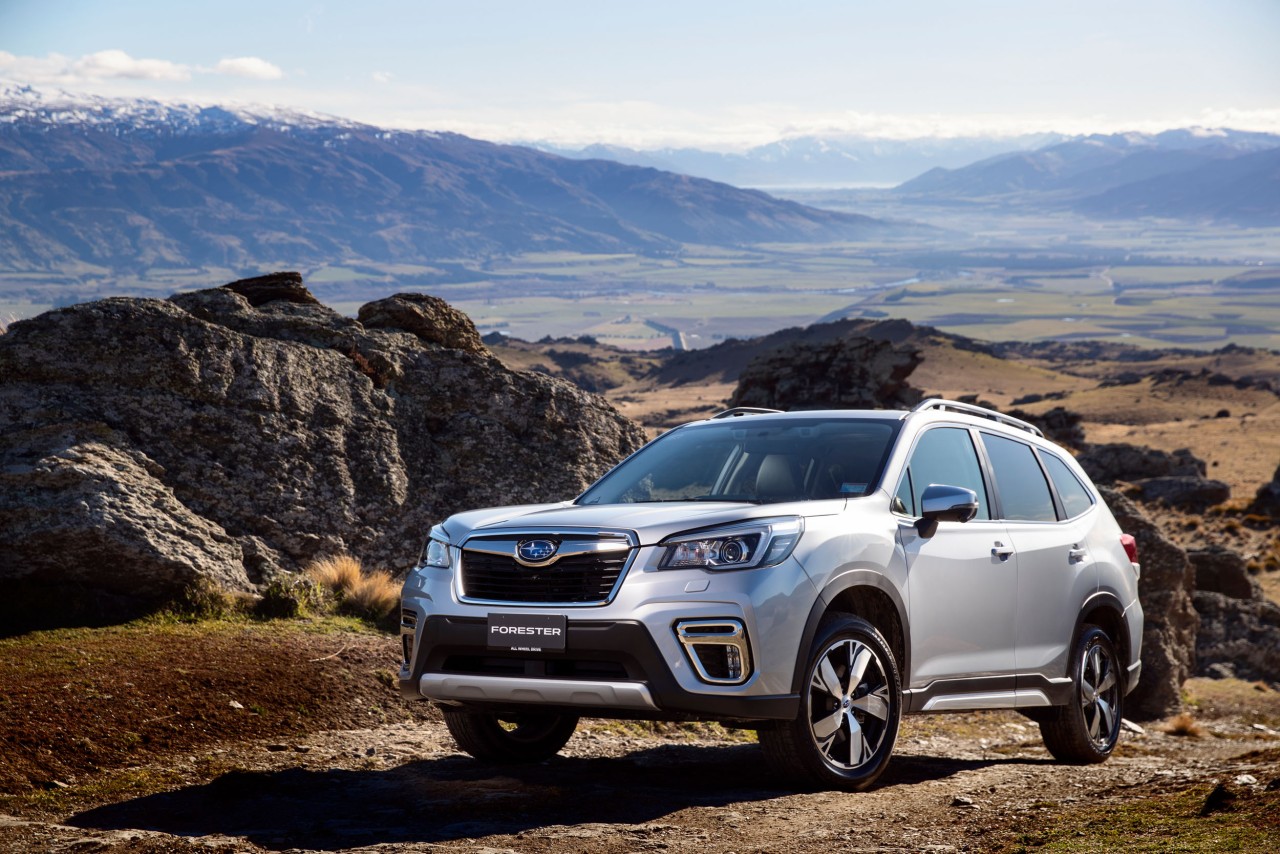 Subaru Forester 2.5 Premium exterior LR 13.jpg