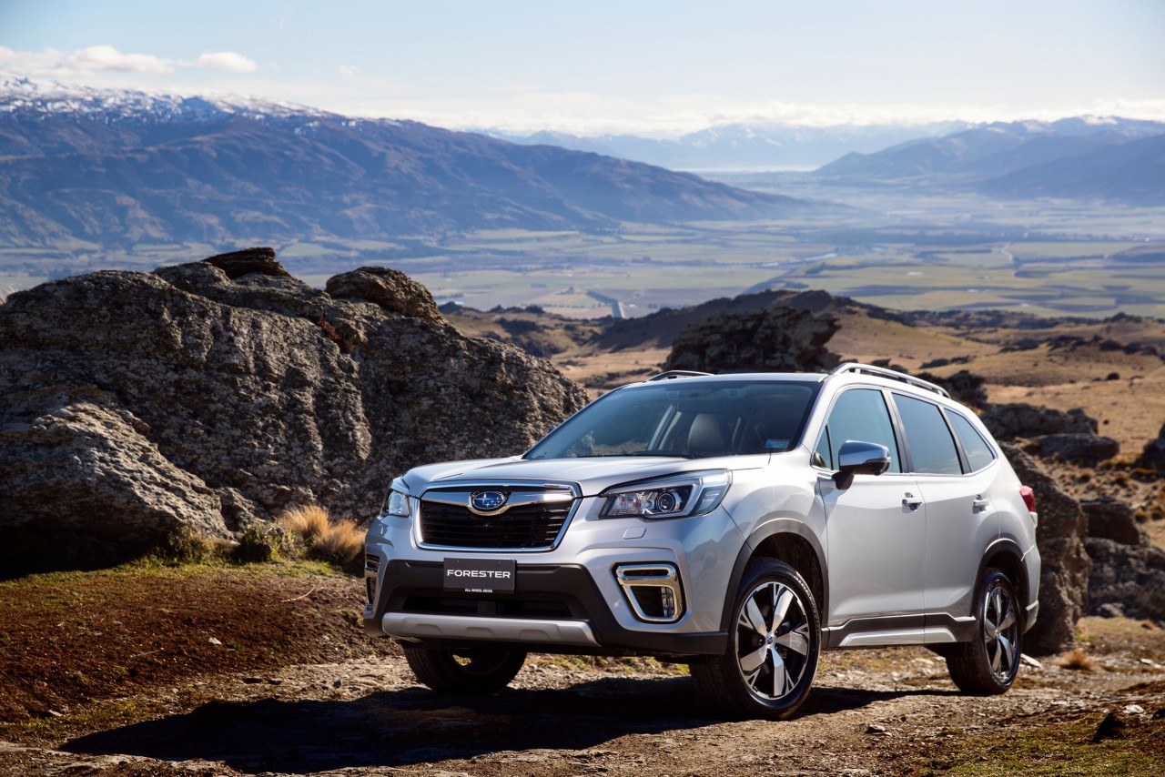 Subaru Forester 2.5 Premium exterior LR 13.jpg