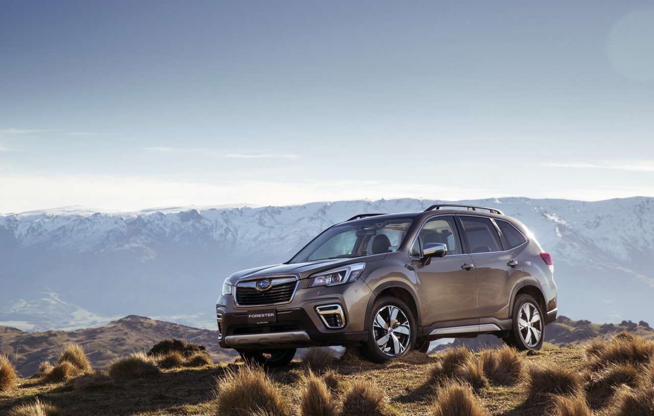 Subaru Forester 2.5 Premium exterior LR 5.jpg