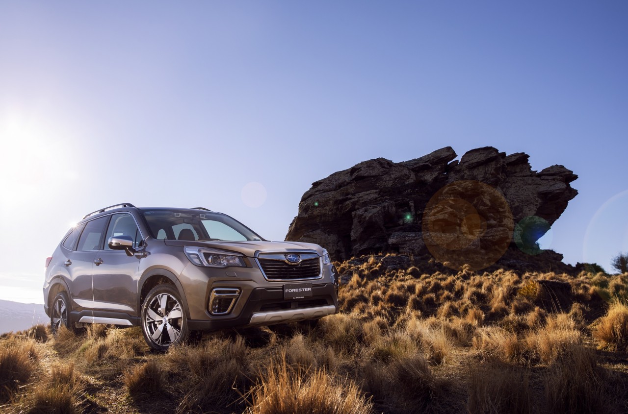 Subaru Forester 2.5 Premium exterior LR 6.jpg