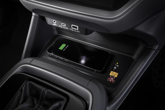 Debuting in a Subaru vehicle, the ultimate convenience of wireless smartphone Qi charging.