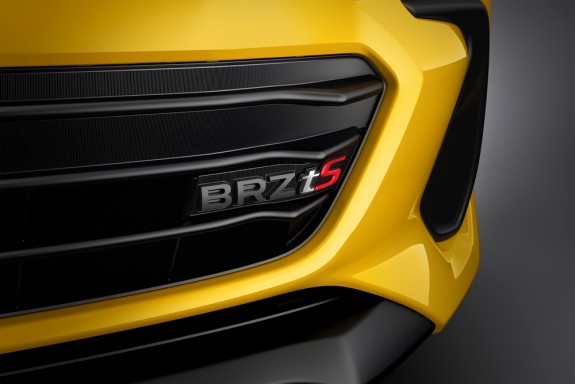 26BRZ_Front Grille-tS Badge